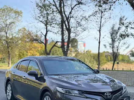 Toyota Camry 2018 года за 12 700 000 тг. в Шымкент – фото 2