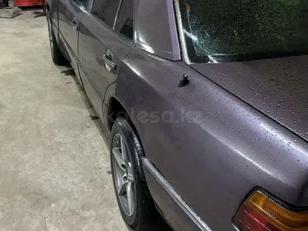 Mercedes-Benz E 220 1993 года за 1 750 000 тг. в Мерке – фото 2