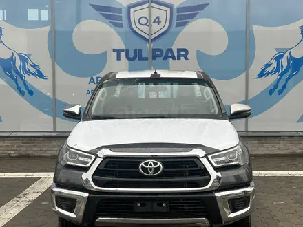 Toyota Hilux 2023 года за 22 815 487 тг. в Усть-Каменогорск – фото 2