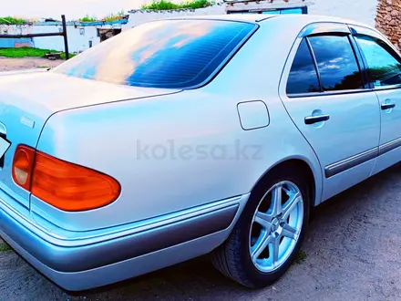 Mercedes-Benz E 200 1998 года за 4 800 000 тг. в Караганда – фото 34