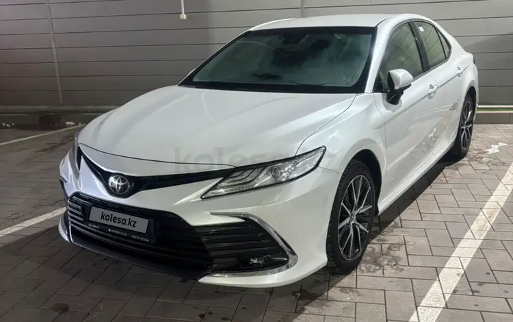 Toyota Camry 2023 годаfor19 500 000 тг. в Астана