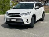 Toyota Highlander 2017 года за 12 000 000 тг. в Атырау – фото 2
