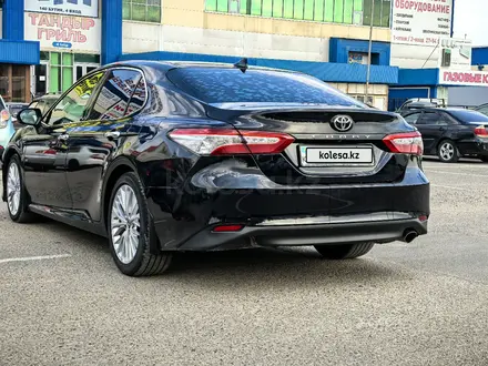 Toyota Camry 2019 года за 13 500 000 тг. в Алматы – фото 3