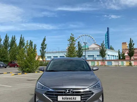 Hyundai Elantra 2019 года за 5 500 000 тг. в Актау – фото 2