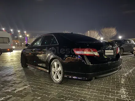 Toyota Camry 2011 года за 5 100 000 тг. в Атырау – фото 11