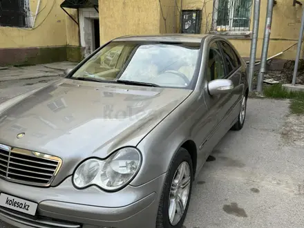 Mercedes-Benz C 180 2005 года за 3 900 000 тг. в Шымкент