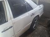 Mercedes-Benz E 200 1992 года за 450 000 тг. в Кокшетау – фото 4