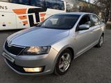 Skoda Rapid 2013 года за 3 200 000 тг. в Атырау – фото 2
