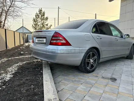 Mercedes-Benz C 200 2001 года за 3 300 000 тг. в Кокшетау – фото 3