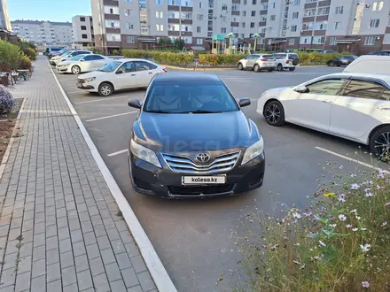 Toyota Camry 2011 года за 6 000 000 тг. в Актобе – фото 2