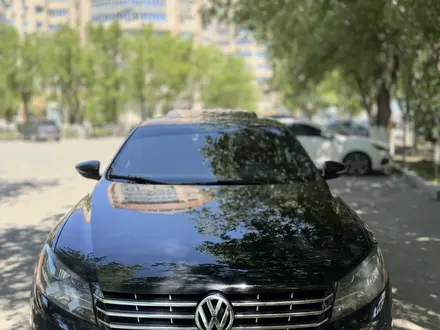 Volkswagen Passat 2013 года за 4 700 000 тг. в Атырау – фото 2