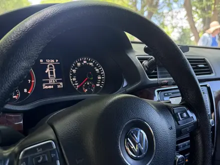 Volkswagen Passat 2013 года за 4 700 000 тг. в Атырау – фото 9