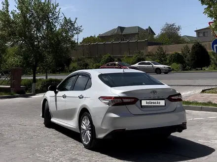 Toyota Camry 2019 года за 15 900 000 тг. в Шымкент – фото 3