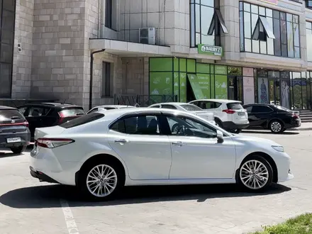 Toyota Camry 2019 года за 15 900 000 тг. в Шымкент – фото 4