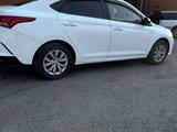 Hyundai Accent 2020 года за 8 300 000 тг. в Караганда – фото 2