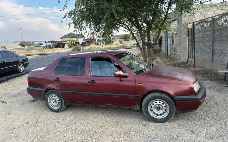 Volkswagen Vento 1992 годаfor900 000 тг. в Тараз