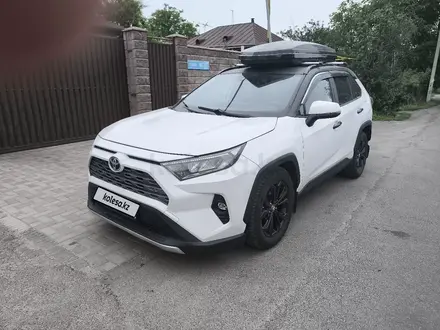 Toyota RAV4 2020 года за 9 900 000 тг. в Алматы