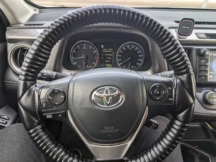 Toyota RAV4 2016 года за 12 300 000 тг. в Уральск – фото 5