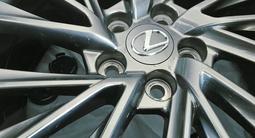 Диски Lexus R18 с шинами YKOHAMA 235/55. Пробег 4 мес. за 415 000 тг. в Отеген-Батыр