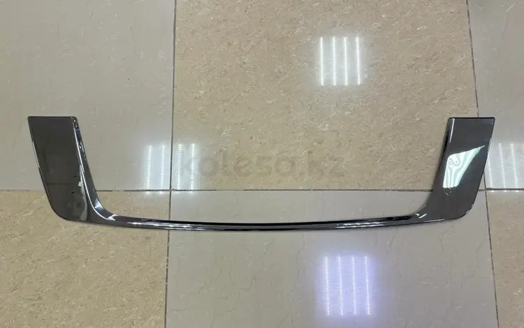 Накладка (хром) под номер Toyota Prado 120 за 15 000 тг. в Уральск