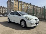 Hyundai Solaris 2011 года за 4 000 000 тг. в Актобе – фото 2