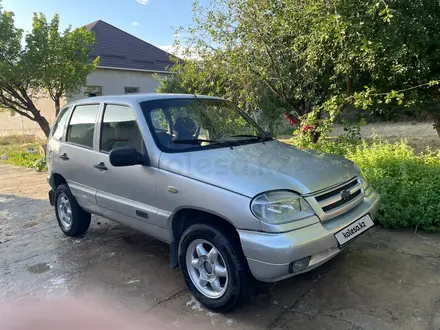 Chevrolet Niva 2005 года за 1 500 000 тг. в Туркестан – фото 2