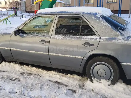 Mercedes-Benz E 200 1989 года за 1 800 000 тг. в Алматы – фото 3