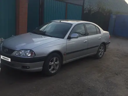 Toyota Avensis 2001 годаүшін3 100 000 тг. в Актобе