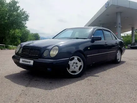 Mercedes-Benz E 280 1997 года за 2 500 000 тг. в Алматы