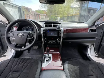 Toyota Camry 2013 года за 8 500 000 тг. в Актобе – фото 12