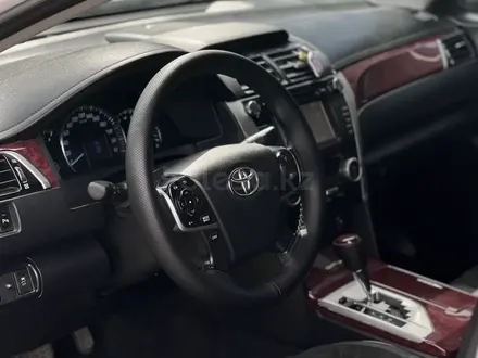 Toyota Camry 2013 года за 8 500 000 тг. в Актобе – фото 15