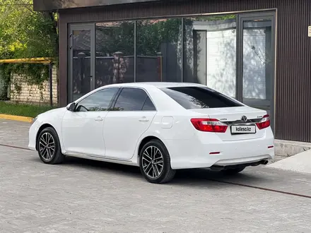 Toyota Camry 2013 года за 8 500 000 тг. в Актобе – фото 4