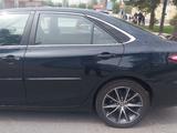 Toyota Camry 2015 года за 9 700 000 тг. в Есик – фото 2