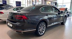 Volkswagen Passat 2022 года за 17 730 000 тг. в Астана – фото 4