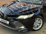 Toyota Camry 2018 года за 13 000 000 тг. в Тараз – фото 2