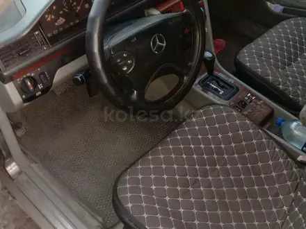 Mercedes-Benz E 230 1990 года за 2 300 000 тг. в Тайынша – фото 4