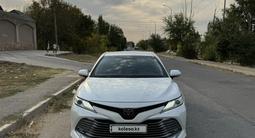 Toyota Camry 2019 года за 14 200 000 тг. в Шымкент – фото 2