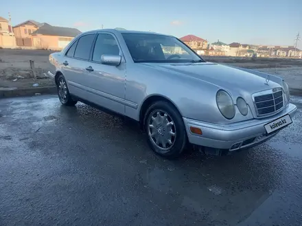 Mercedes-Benz E 320 1998 года за 2 500 000 тг. в Актау – фото 4