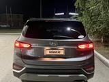 Hyundai Santa Fe 2018 года за 7 700 000 тг. в Актобе – фото 4
