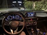 Hyundai Santa Fe 2018 года за 7 700 000 тг. в Актобе – фото 2
