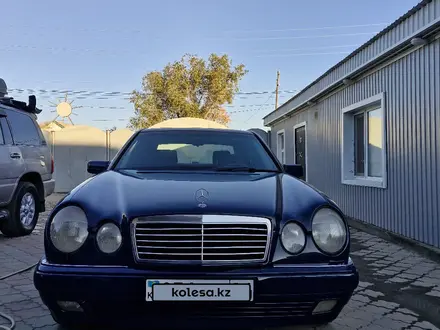 Mercedes-Benz E 200 1998 года за 2 500 000 тг. в Актобе – фото 12