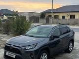 Toyota RAV4 2019 года за 13 000 000 тг. в Жанаозен