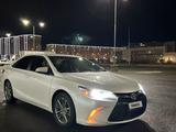 Toyota Camry 2017 года за 7 500 000 тг. в Актау – фото 2