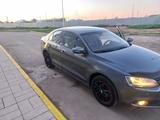 Volkswagen Jetta 2014 года за 3 900 000 тг. в Уральск – фото 2