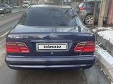Mercedes-Benz E 230 1997 года за 1 900 000 тг. в Алматы – фото 2