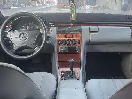 Mercedes-Benz E 230 1997 года за 1 800 000 тг. в Алматы – фото 5