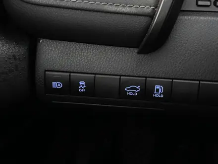 Toyota Camry 2018 года за 8 800 000 тг. в Атырау – фото 11