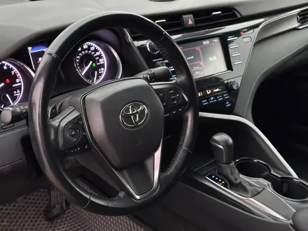 Toyota Camry 2018 года за 8 800 000 тг. в Атырау – фото 10