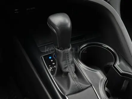 Toyota Camry 2018 года за 8 800 000 тг. в Атырау – фото 15