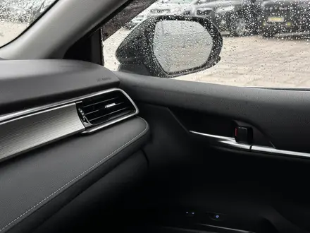 Toyota Camry 2018 года за 8 800 000 тг. в Атырау – фото 17